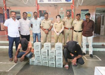 एफ.सी कॉलेज कॅम्पसमधील बॅटऱ्या चोरणारे १२ तासात जेरबंद 8 एफ.सी कॉलेज कॅम्पसमधील बॅटऱ्या चोरणारे १२ तासात जेरबंद