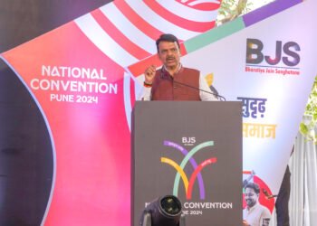 बीजेएसचे समाजासाठी समर्पण भावनेने काम : देवेंद्र फडणवीस 9 बीजेएसचे समाजासाठी समर्पण भावनेने काम : देवेंद्र फडणवीस