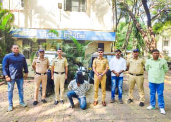 सीसीटीव्हीमुळे रिक्षा चोरी उघडकीस 8 सीसीटीव्हीमुळे रिक्षा चोरी उघडकीस