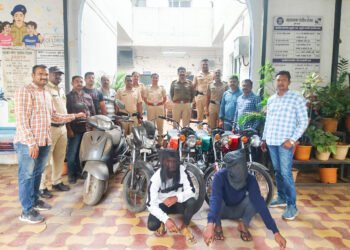 दोघा सराईत गुन्हेगारांकडून चोरीची ८ दुचाकी वाहने जप्त