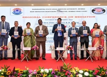 न्यायपालिकेत पुरोगामी राज्याला सुसंगत अशी भूमिका मध्यस्थींनी घ्यावी