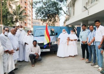 प. पु. गौरवमुनींजी म. सा. यांना सुखसागर संघाच्या वतीने गाडी भेट 8 प. पु. गौरवमुनींजी म. सा. यांना सुखसागर संघाच्या वतीने गाडी भेट