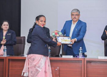 डॉ. डी. वाय. पाटील महाविद्यालयाच्या प्रा. शुभांगी दसवडकर यांचा “उत्कृष्ट प्राध्यापिका” पुरस्कार
