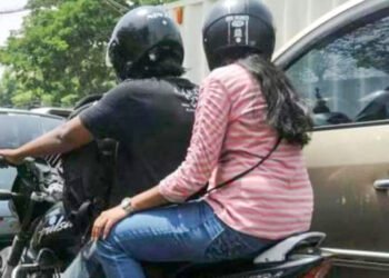 वितरकांनो, दुचाकी खरेदीदारांना हेल्मेट द्या, अन्यथा कारवाई