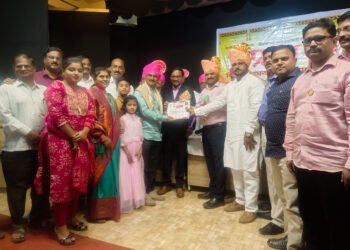 उपळकर यांना ज्योतिबा-सावित्री गुणवंत शिक्षक पुरस्कार प्रदान 10 उपळकर यांना ज्योतिबा-सावित्री गुणवंत शिक्षक पुरस्कार प्रदान