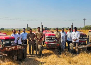चाकूचा धाक दाखवून ट्रॅक्टर चोरणारी टोळी जेरबंद 9 चाकूचा धाक दाखवून ट्रॅक्टर चोरणारी टोळी जेरबंद