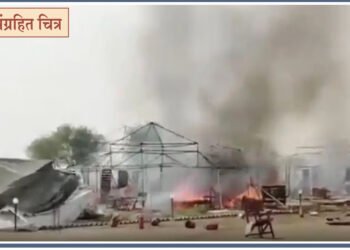 महाकुंभमेळ्यात भीषण आग; चेंगराचेंगरीनंतर गजबजलेल्या क्षेत्रातील तंबू जळाले 2 महाकुंभमेळ्यात भीषण आग; चेंगराचेंगरीनंतर गजबजलेल्या क्षेत्रातील तंबू जळाले