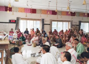 बड़ों का सम्मान और छोटों से स्नेह : परिवार में स्वर्ग का आगमन