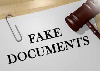 बनावट कागदपत्रांच्या आधारे न्यायालयाची फसवणूक 1 बनावट कागदपत्रांच्या आधारे न्यायालयाची फसवणूक