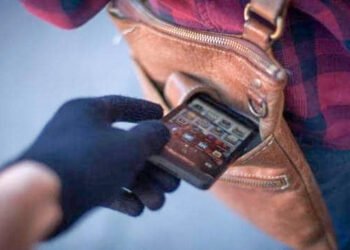 मोबाईल चोरट्याकडून १० महागडे मोबाईल हस्तगत