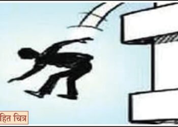 घरगुती भांडणातून चुलत भावाने दिलेल्या धक्क्याने बाल्कनीतून पडून तरुणाचा मृत्यू 1 घरगुती भांडणातून चुलत भावाने दिलेल्या धक्क्याने बाल्कनीतून पडून तरुणाचा मृत्यू