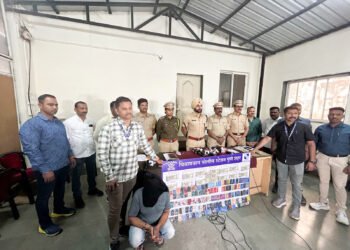 हातचलाखीने एटीएम कार्डची अदलाबदल करून २१ ज्येष्ठ नागरिकांची फसवणूक