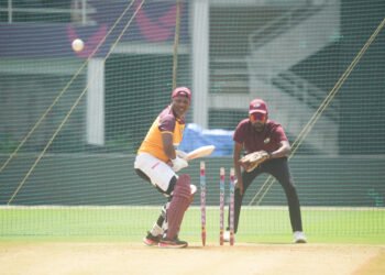 आंतरराष्ट्रीय संधीचा त्याग करून बार्शीच्या क्रिकेट भविष्यासाठी झटणारे आनंद शेलार