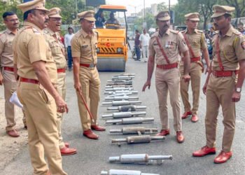 बुलेटच्या मॉडिफाइड सायलेन्सरवर कारवाई 9 बुलेटच्या मॉडिफाइड सायलेन्सरवर कारवाई