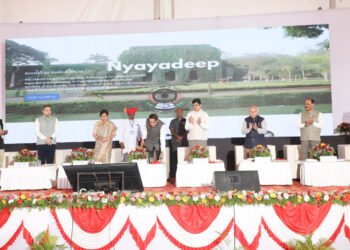 सासवड येथे विधी सेवा महाशिबीर व शासकीय योजनांच्या महामेळाव्याचे उद्घाटन