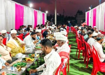 भूम येथे संजय गाढवे मित्रमंडळाच्या इफ्तार पार्टीस प्रतिसाद 4 भूम येथे संजय गाढवे मित्रमंडळाच्या इफ्तार पार्टीस प्रतिसाद