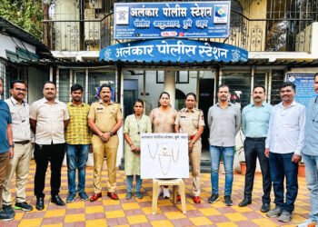 ज्येष्ठ नागरिकांच्या फ्लॅटमध्ये चोरी करणारे अल्पवयीन ताब्यात