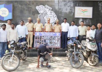 सराईत चोरट्यांकडून ३८ मोबाईल हस्तगत