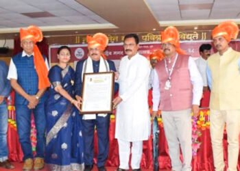 प्रा. अनिल दाहोत्रे सेवापूर्ती गौरव समारंभ संपन्न