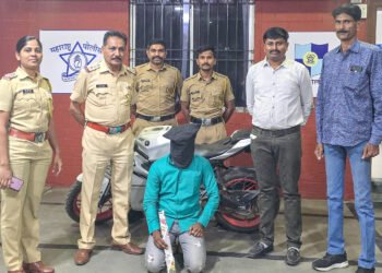 बिबवेवाडीत पोलिसांकडून धारदार शस्त्रासह युवक ताब्यात