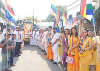 महावीर जन्मकल्याणक दिनानिमित्त भूम शहरात भव्य मिरवणूक