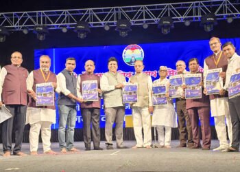 महावीर जन्मकल्याणक विशेषांकाचे भव्य विमोचन 3 महावीर जन्मकल्याणक विशेषांकाचे भव्य विमोचन