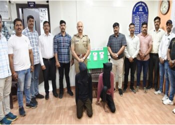 महिलांचे दागिने हिसकावणारे चोरटे जेरबंद 6 महिलांचे दागिने हिसकावणारे चोरटे जेरबंद