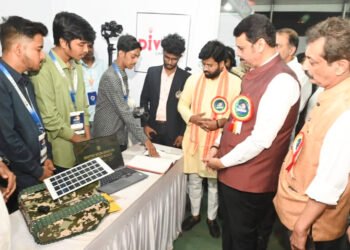 मुख्यमंत्री फडणवीस यांचे आवाहन : “विद्यार्थ्यांच्या नाविन्यपूर्ण कल्पनांना दिशा देण्यासाठी शासन कटिबद्ध” 3 मुख्यमंत्री फडणवीस यांचे आवाहन : “विद्यार्थ्यांच्या नाविन्यपूर्ण कल्पनांना दिशा देण्यासाठी शासन कटिबद्ध”