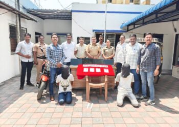 कात्रज भागात घरफोडी करणारे चोरटे अटकेत 6 कात्रज भागात घरफोडी करणारे चोरटे अटकेत