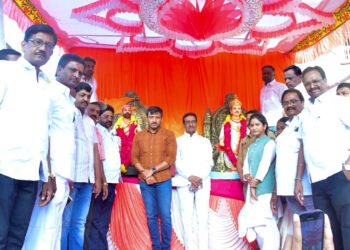 शिव-बसव मिरवणूक जल्लोषात पार, अघोरी नृत्याने जिंकली बार्शीकरांची मने