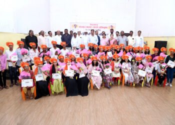 गुणवंत विद्यार्थ्यांचा सन्मान : संजय गाढवे प्रतिष्ठानचा उपक्रम