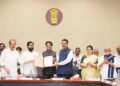 यशस्वी कामगिरीबद्दल मुख्यमंत्र्यांच्या हस्ते पीएमआरडीएच्या महानगर आयुक्तांचा गौरव