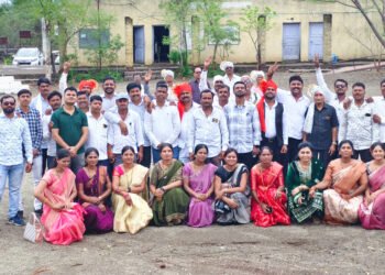 30 वर्षानंतर भरला पाचवीचा वर्ग राष्ट्रगीत, हजेरी घेऊन भरला गणिताचा तास