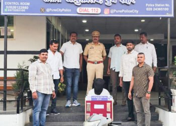 मोबाईल हिसकावून नेणारा चोरटा जेरबंद