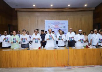 ‘धडपड भाग-३’ पुस्तकाचे उपमुख्यमंत्र्यांच्या हस्ते प्रकाशन