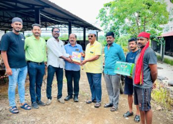 "उत्कृष्ट गोपालक" पुरस्काराने संजय नाना गाढवे सन्मानित 4 “उत्कृष्ट गोपालक” पुरस्काराने संजय नाना गाढवे सन्मानित