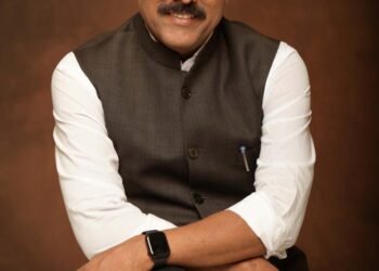 डॉ. मुरहरी केळे यांना मराठी विषयात पीएच.डी. पदवी प्रदान 8 डॉ. मुरहरी केळे यांना मराठी विषयात पीएच.डी. पदवी प्रदान