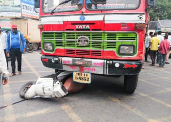 गंगाधाम चौकात ट्रकच्या धडकेत दुचाकीवरील महिलेचा मृत्यू