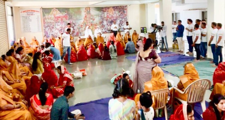 उरुळी कांचनमध्ये चातुर्मास, गुरुपौर्णिमा व माता पूजन सोहळा संपन्न 1 11 7 25 5