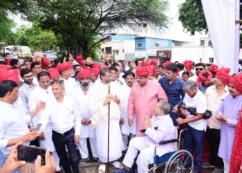 कात्रज गुरुधाम में चातुर्मास प्रवेश की भव्य शोभायात्रा सम्पन्न