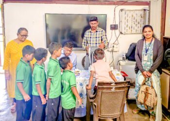 1800 छात्रों का एक ही दिन में नेत्र परीक्षण