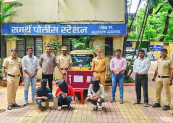 तडीपार केले असताना साथीदारासह केली चोरी