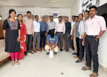 चिनी सायबर गुन्हेगाराशी संगनमत करणाऱ्या चित्रपट निर्मात्यास अटक