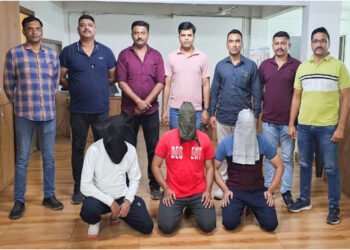 खून प्रकरणातील फरार गुन्हेगारांना कर्नाटकातून जेरबंद