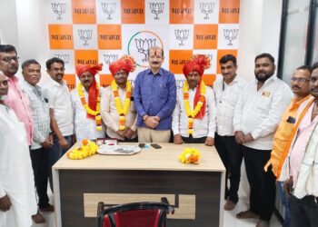 भुम-परांडा येथील भाजप संपर्क कार्यालयात पदाधिकाऱ्यांचा सत्कार