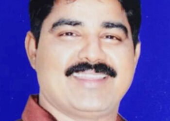 वेटरने चाकूने वार करून हॉटेल मालकाचा खून