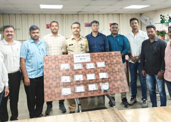 पावणे सहा लाखांचे दागिने चोरणारी महिला गजाआड 7 पावणे सहा लाखांचे दागिने चोरणारी महिला गजाआड