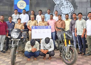 महिलांच्या गळ्यातील दागिने हिसकावणारे जेरबंद