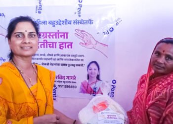 पूरग्रस्तांसाठी समर्थ महिला बहुउद्देशीय संस्था, पुणे यांचा मदतीचा हात