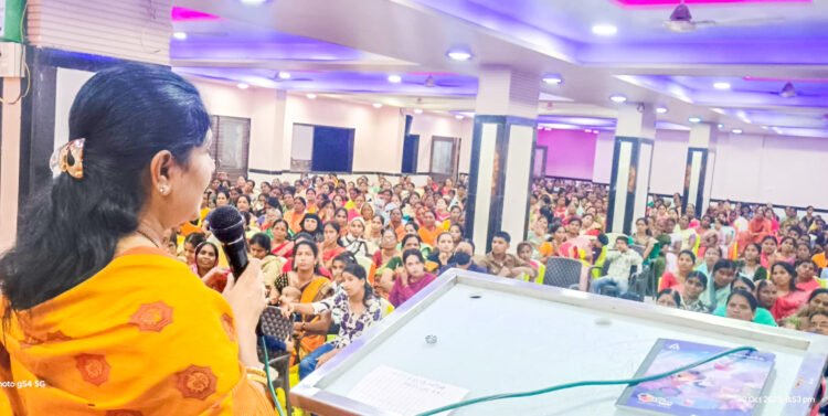 महिलांना विविध योजनांच्या माध्यमातून स्वावलंबी बनविणार : संयोगिता गाढवे 1 25 10 25 4